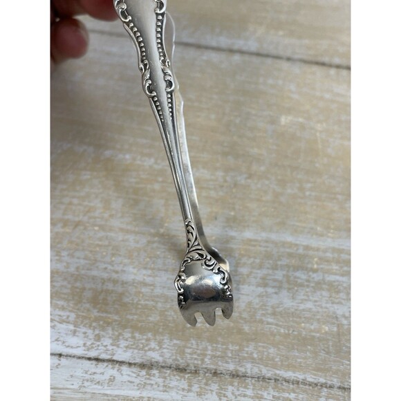 Silver Plate Sugar Tongs 1881 Rogers - Picture 2 of 8